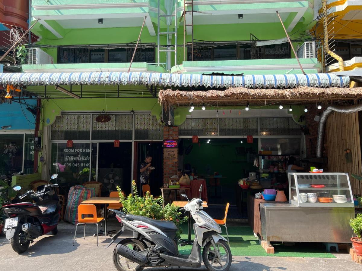 Yuri Guesthouse Jomtien Beach Exterior photo
